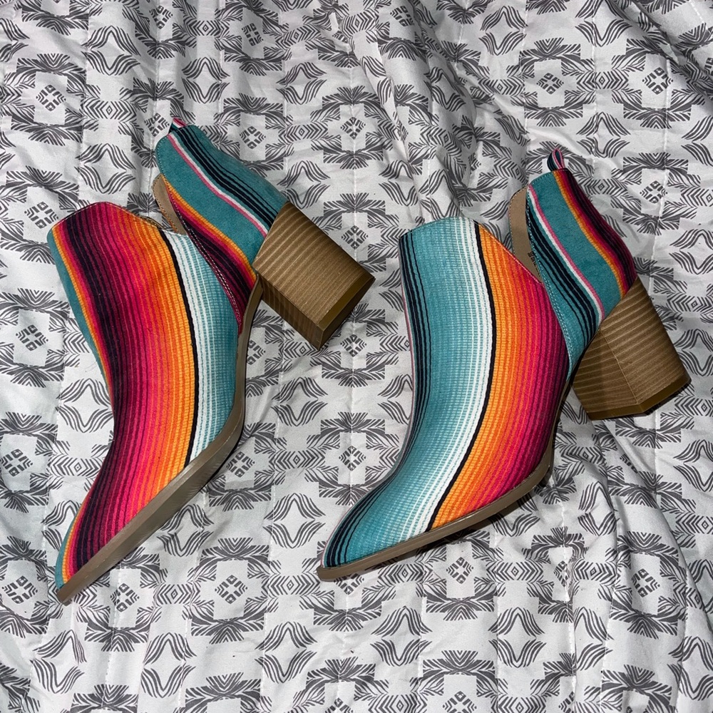 NWOT Serape Booties